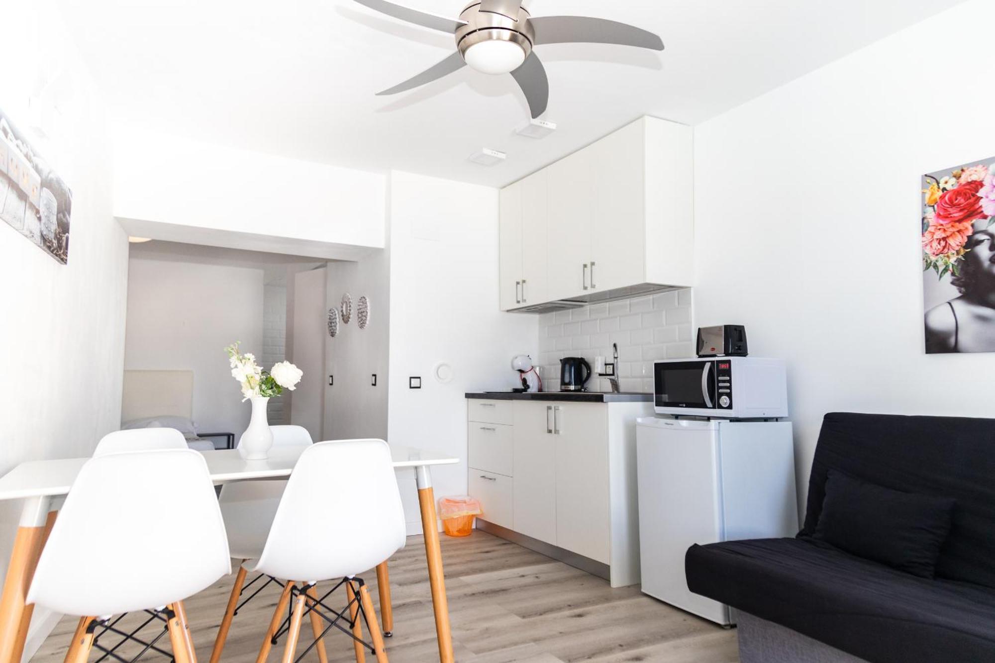 Jacaranda Apartments & Studios Es Cana Екстериор снимка